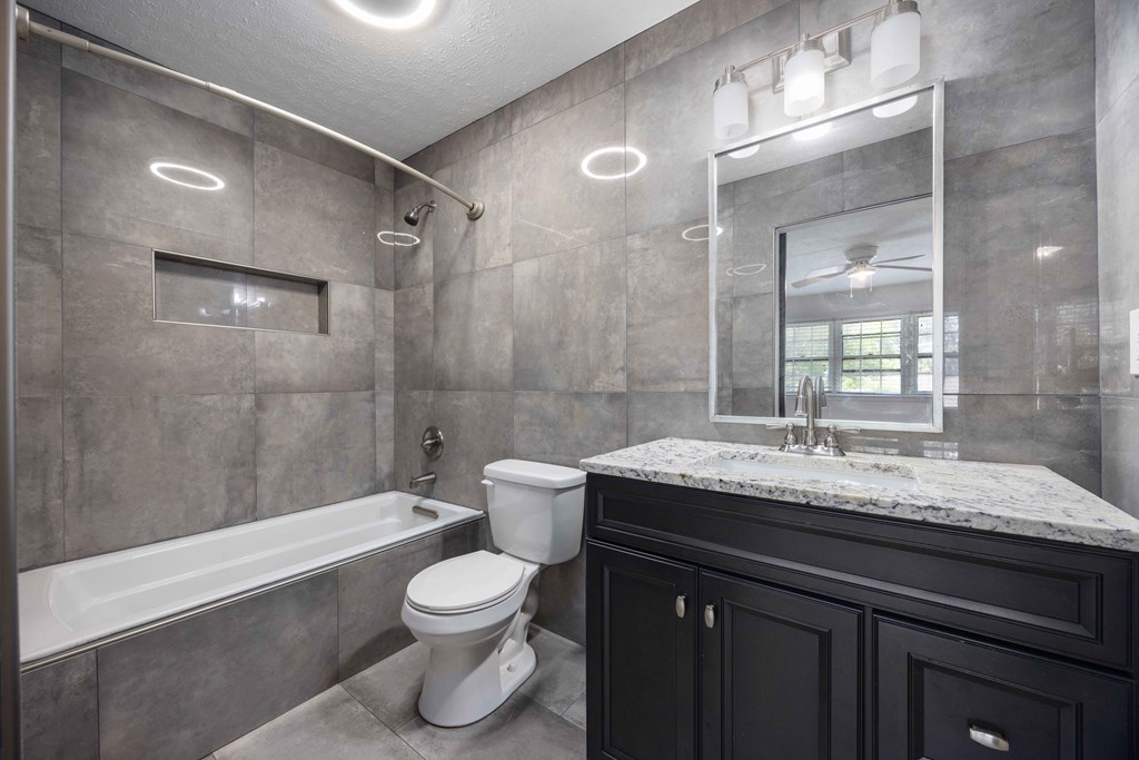 6101 River Road, Unit 20 Columbus, GA 31904 - Photo 22 of 44 primary bathroom with walk in closet