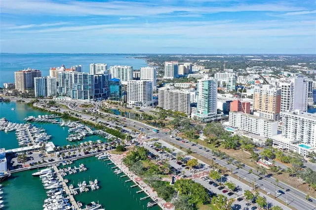 a view of ocean with city view