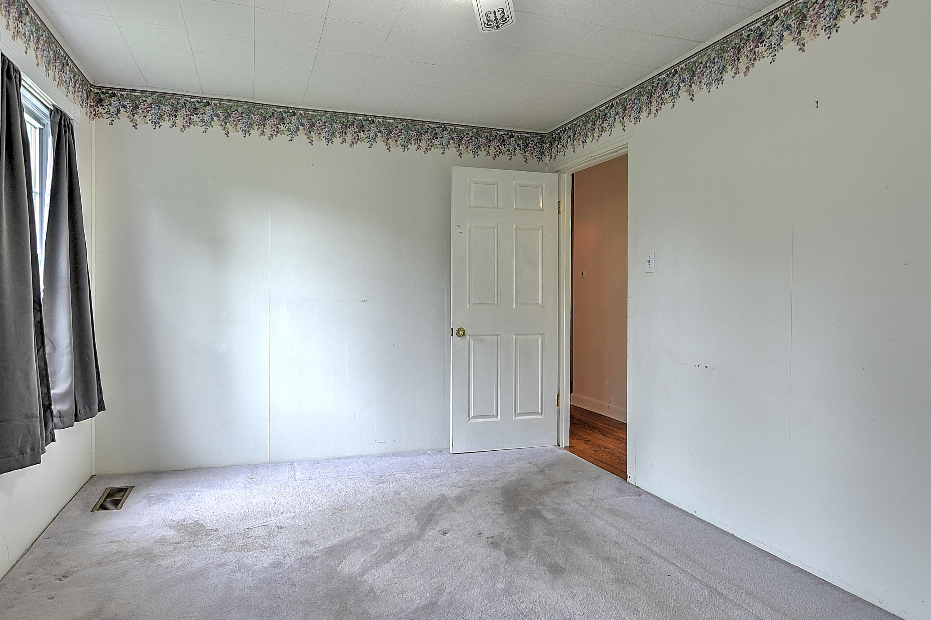 472 Pleasant Grove Road Bluff City, TN 37618 - Photo 24 of 31 472 Pleasant Grove-13