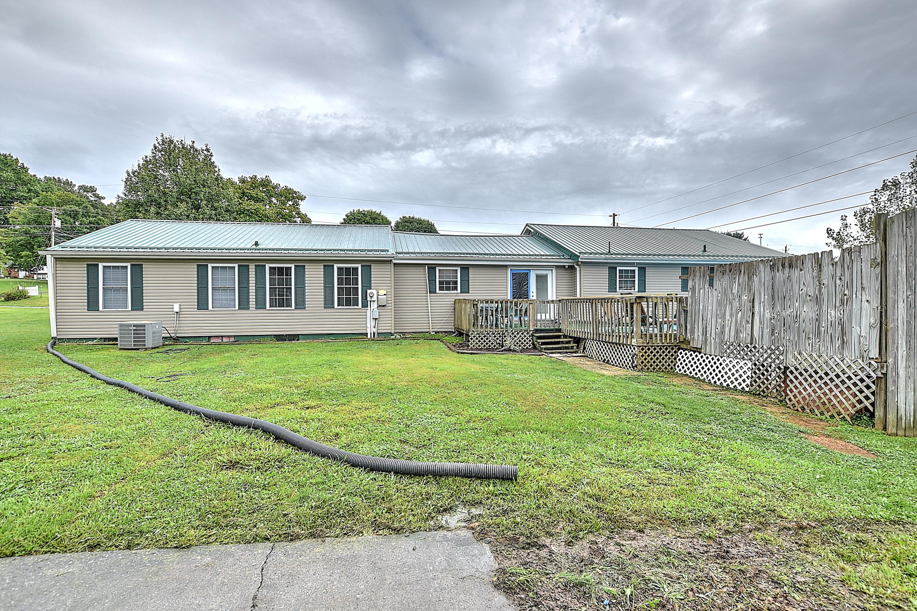 472 Pleasant Grove Road Bluff City, TN 37618 - Photo 26 of 31 472 Pleasant Grove-29