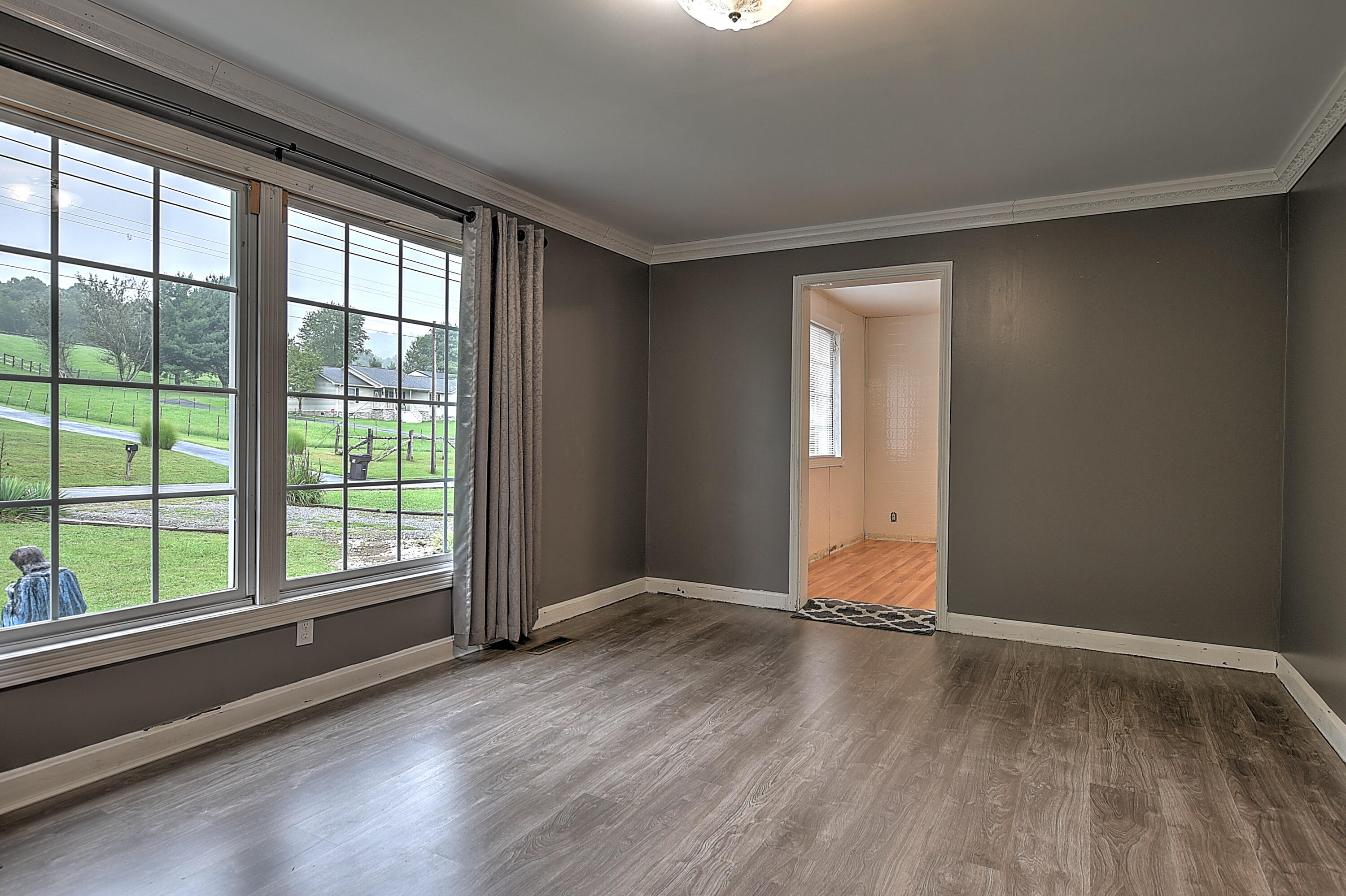 472 Pleasant Grove Road Bluff City, TN 37618 - Photo 6 of 31 472 Pleasant Grove-6