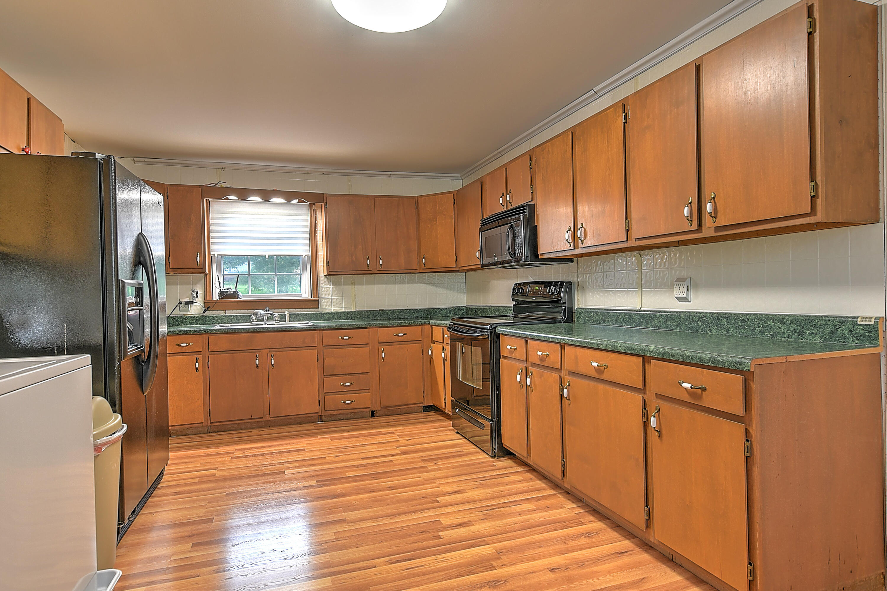 472 Pleasant Grove Road Bluff City, TN 37618 - Photo 8 of 31 472 Pleasant Grove-8