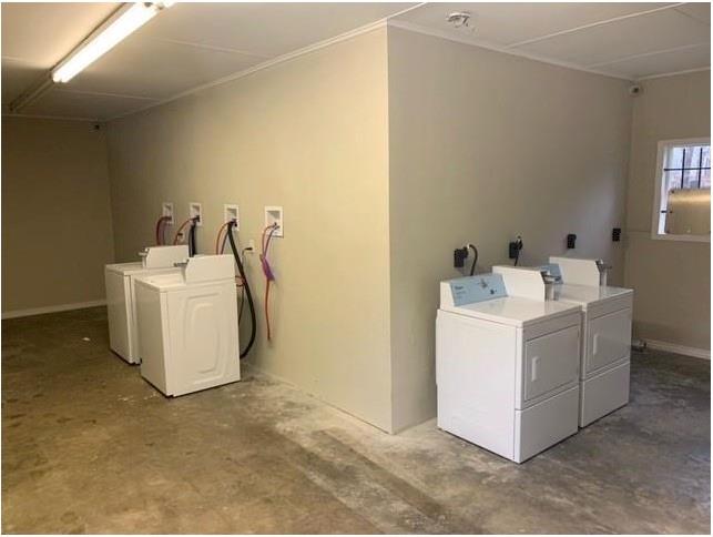 429 Johnson Street Longview, TX 75602 - Photo 15 of 26 a utility room with dryer and washer