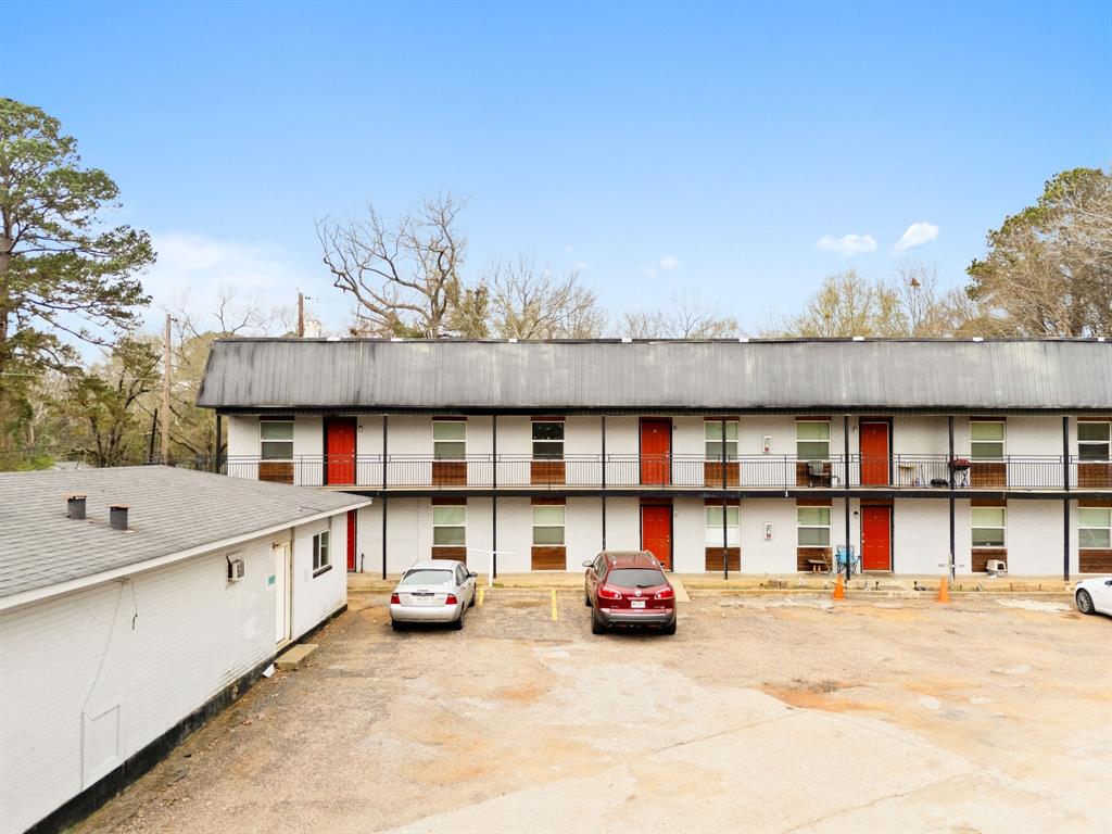 429 Johnson Street Longview, TX 75602 - Photo 2 of 26 a view of a car garage