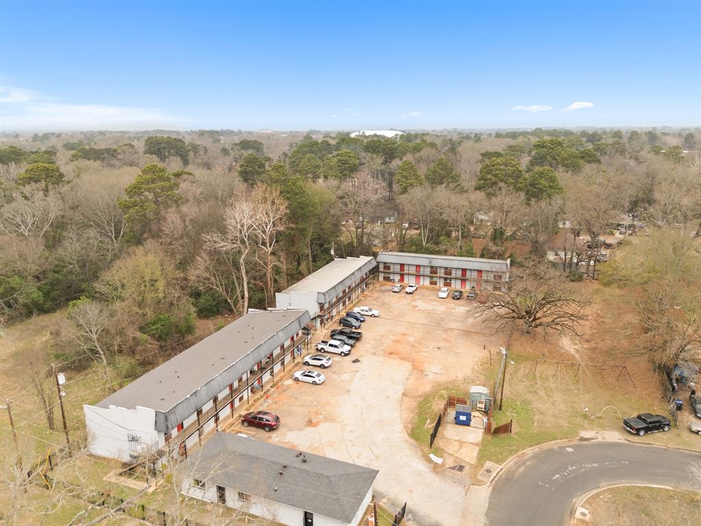 429 Johnson Street Longview, TX 75602 - Photo 21 of 26 a view of a terrace with skyline
