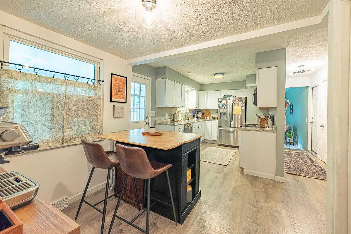 2099 White Road Grove City, OH 43123 - Photo 11 of 51 Eat in Kitchen