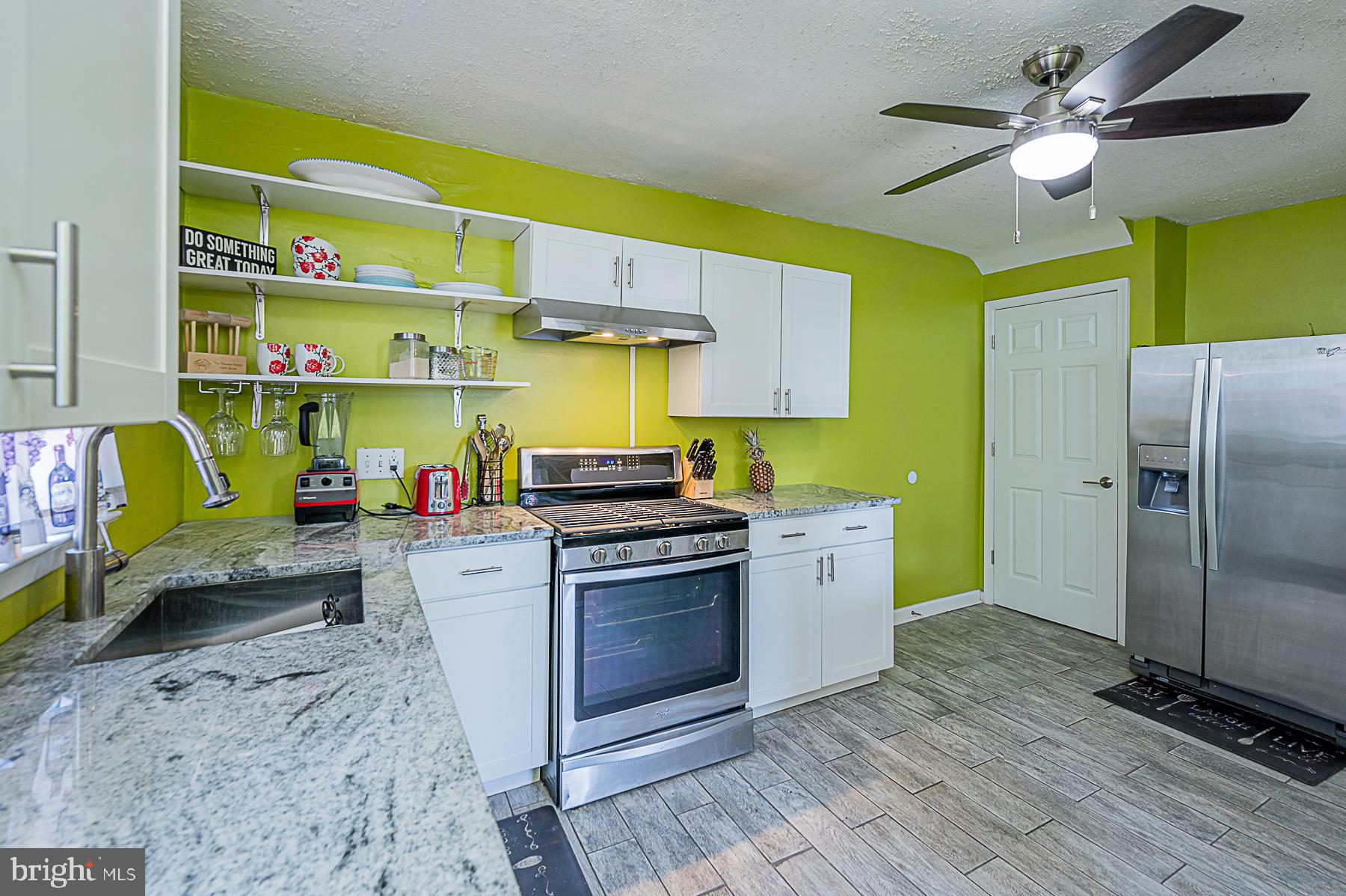6808 Queens Ferry Road Baltimore, MD 21239 - Photo 14 of 32 Kitchen