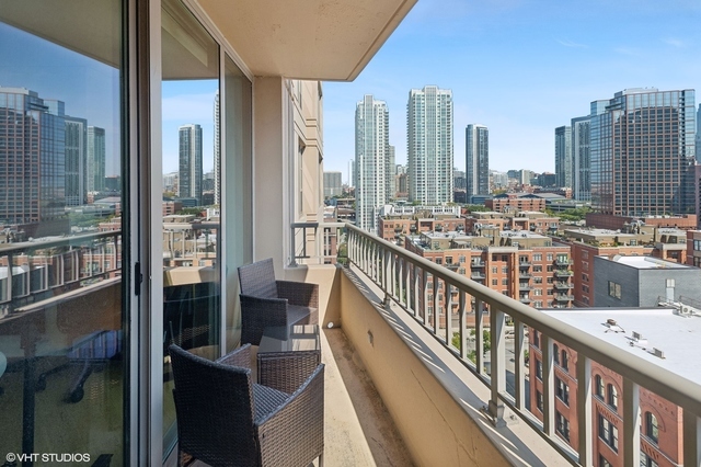 200 North Jefferson Street, Unit 1307 Chicago, IL 60661 - Photo 12 of 17