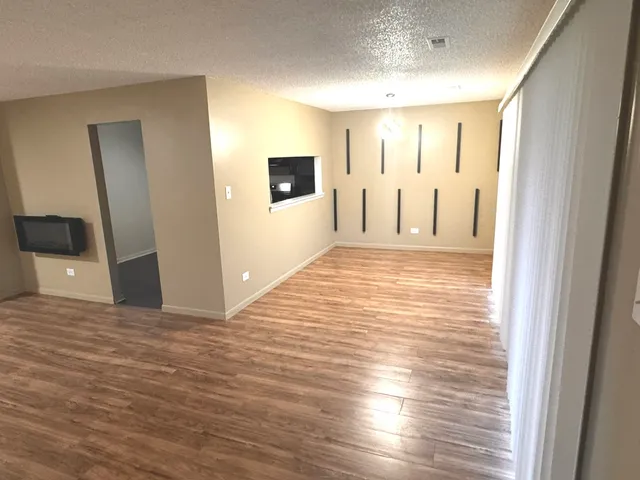 $139,000 | 19408 Lake Shore Drive, Unit 4N, Lynwood, IL 60411