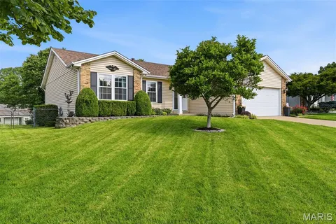 $370,000 | 4 Cambourne Court, St. Peters, MO 63376