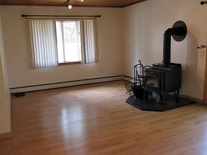 46 S Road Exeter, RI 02822 - Photo 20 of 25 Den/Family/Great Room.