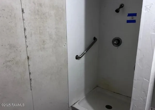 $48,900 | 405 Johnston Street, New Iberia, LA 70560