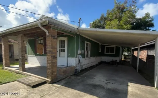 $48,900 | 405 Johnston Street, New Iberia, LA 70560
