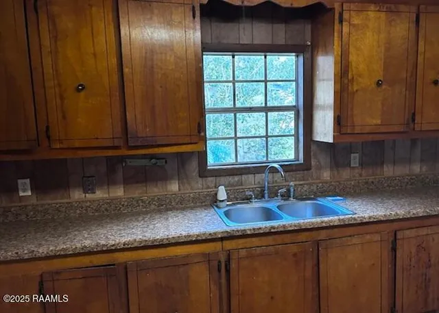 $48,900 | 405 Johnston Street, New Iberia, LA 70560