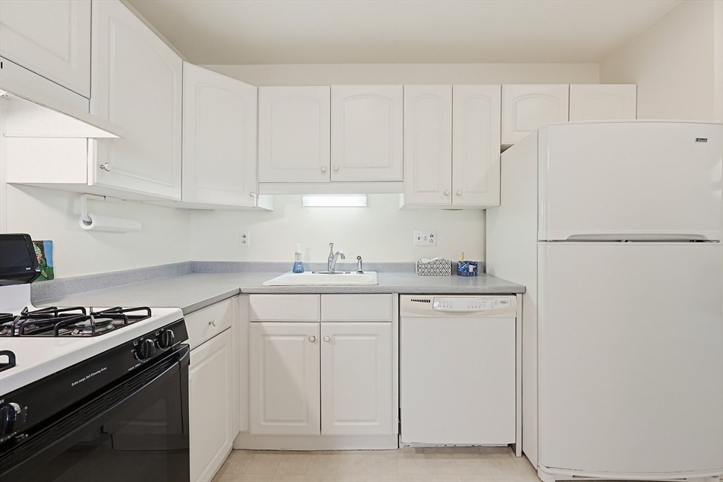 3 Concord Greene, Unit 3 Concord, MA 01742 - Photo 8 of 40