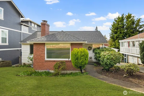 $3,950 | 4731 49th Avenue Northeast, Seattle, WA 98105