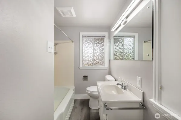 $3,950 | 4731 49th Avenue Northeast, Seattle, WA 98105