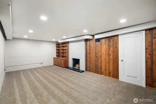 $3,950 | 4731 49th Avenue Northeast, Seattle, WA 98105