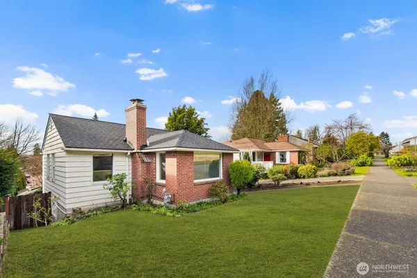$3,950 | 4731 49th Avenue Northeast, Seattle, WA 98105