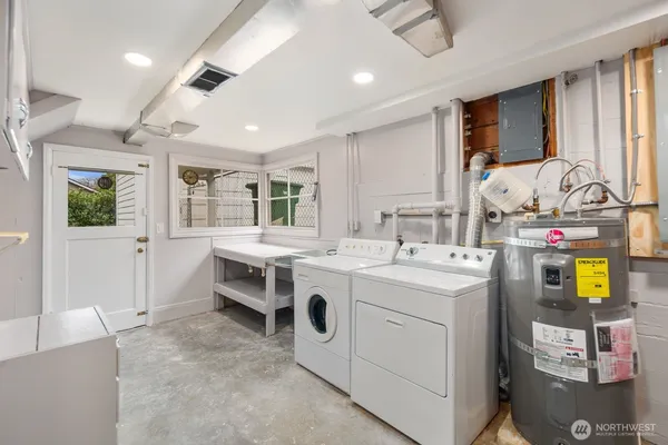 $3,950 | 4731 49th Avenue Northeast, Seattle, WA 98105