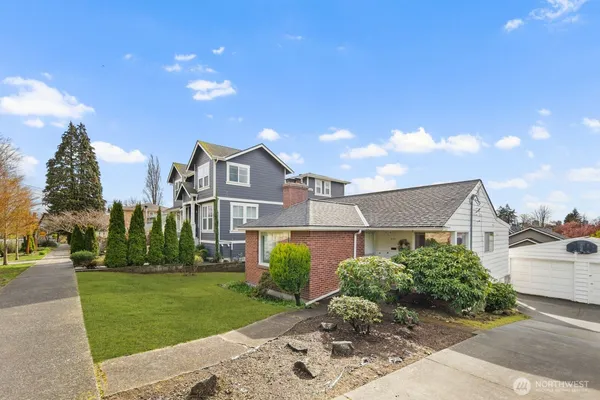 $3,950 | 4731 49th Avenue Northeast, Seattle, WA 98105