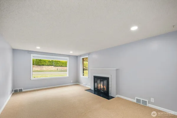 $3,950 | 4731 49th Avenue Northeast, Seattle, WA 98105