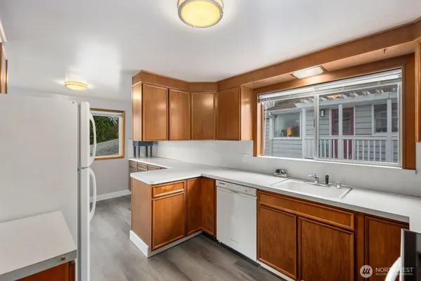 $3,950 | 4731 49th Avenue Northeast, Seattle, WA 98105