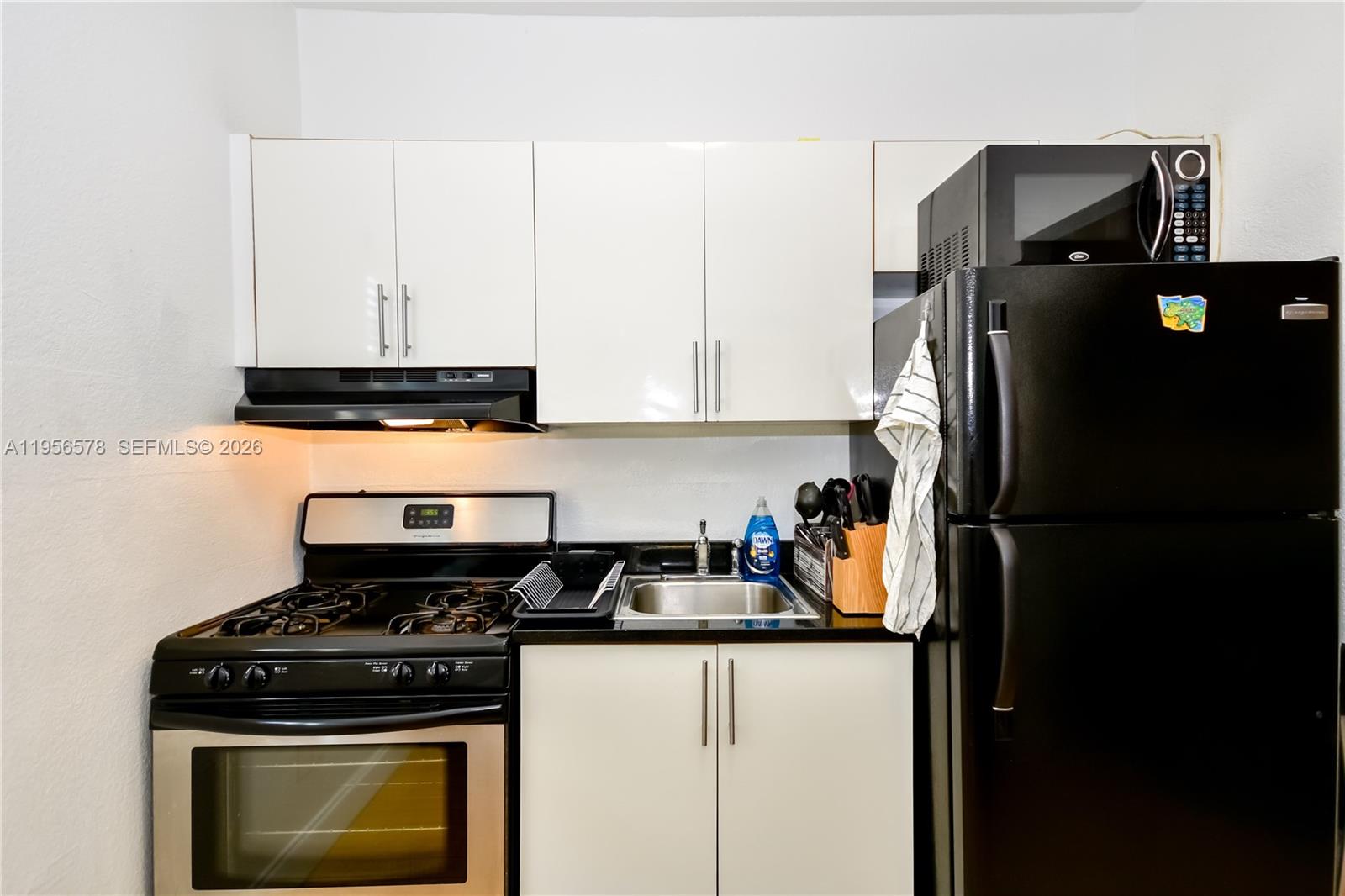 8415 Harding Avenue, Unit 19A Miami Beach, FL 33141 - Photo 4 of 12