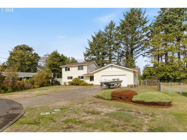 $545,000 | 217 Northeast Chambers Court, Newport, OR 97365