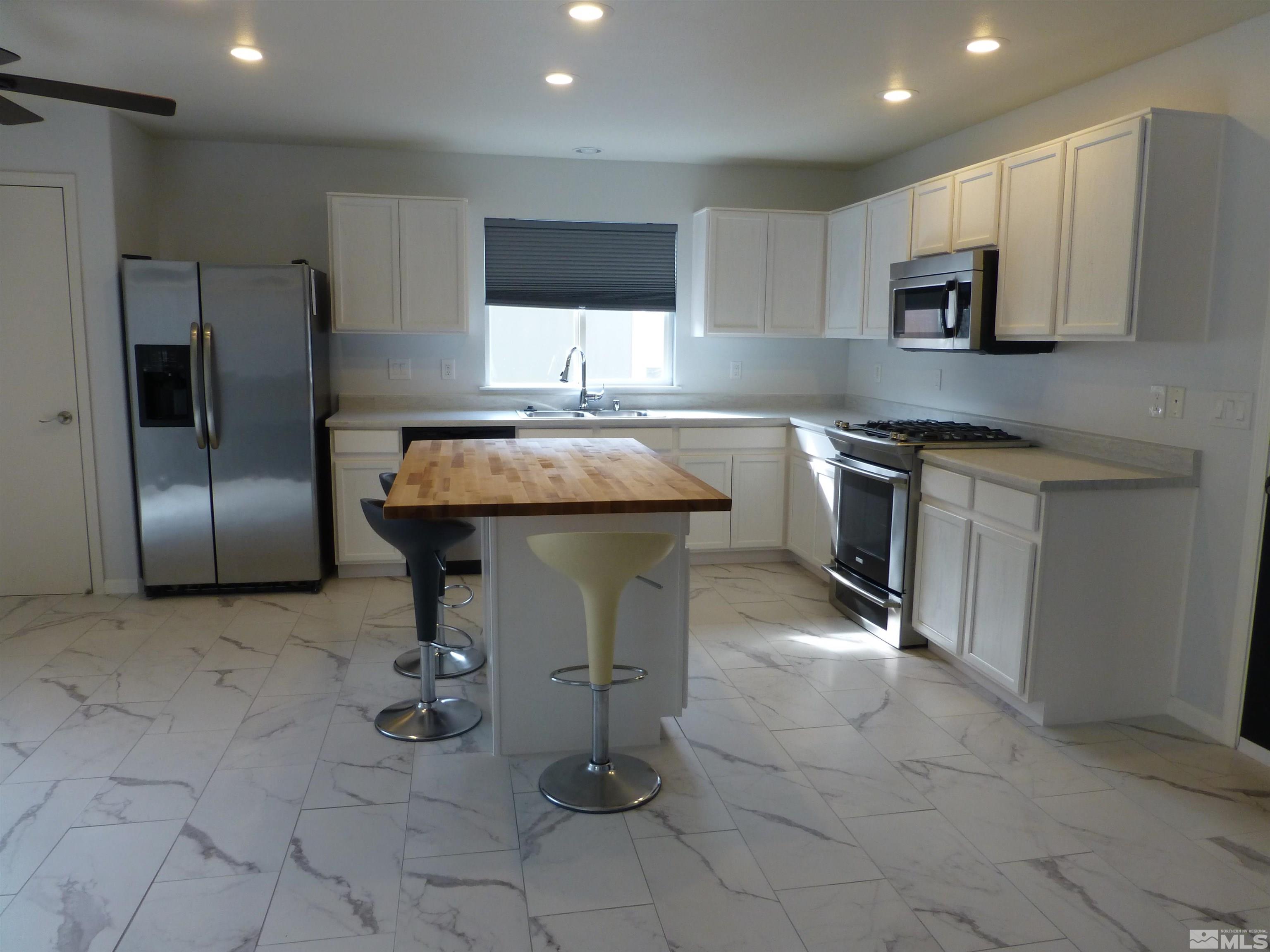 7410 Hinton Drive Reno, NV 89506 - Photo 4 of 13 Photo 4