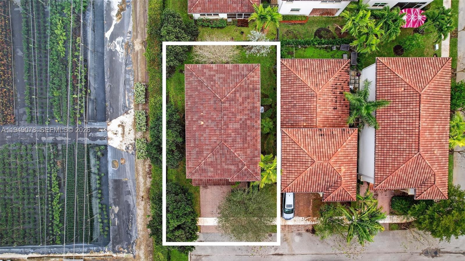 5208 Falcon Trail Davie, FL 33314 - Photo 49 of 49 front view of a house with a garden