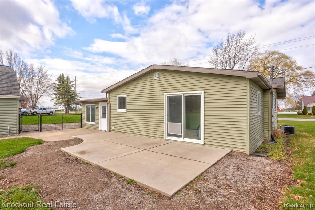 6960 Garfield Road Freeland, MI 48623 - Photo 35 of 48