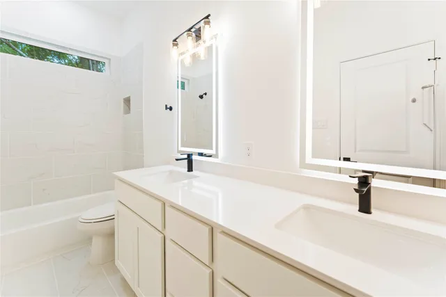 $400,000 | 5105 Mallow Street, Unit A/B, Houston, TX 77033