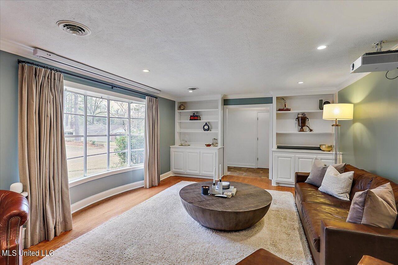 5212 Hialeah Drive Jackson, MS 39211 - Photo 6 of 36 10-5212 Hialeah Dr