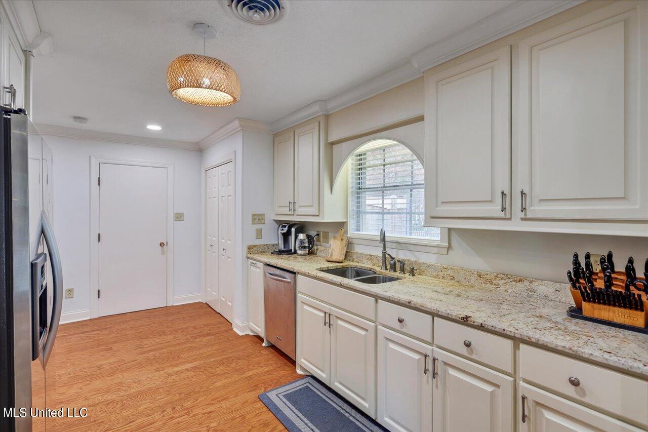 5212 Hialeah Drive Jackson, MS 39211 - Photo 9 of 36 17-5212 Hialeah Dr