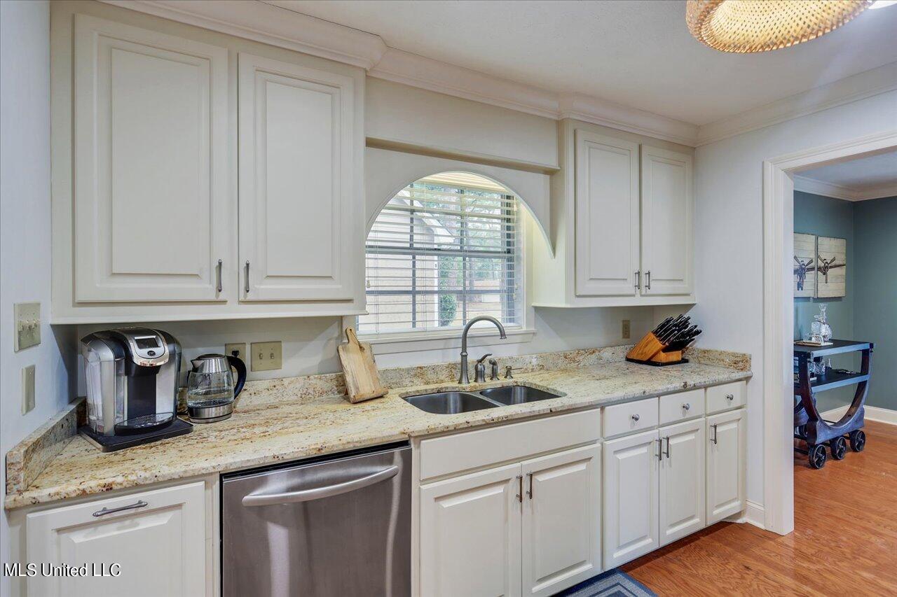 5212 Hialeah Drive Jackson, MS 39211 - Photo 10 of 36 14-5212 Hialeah Dr