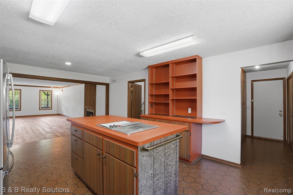 780 North Van Dyke Road, Unit APARTMENT #1 Almont, MI 48003 - Photo 15 of 28
