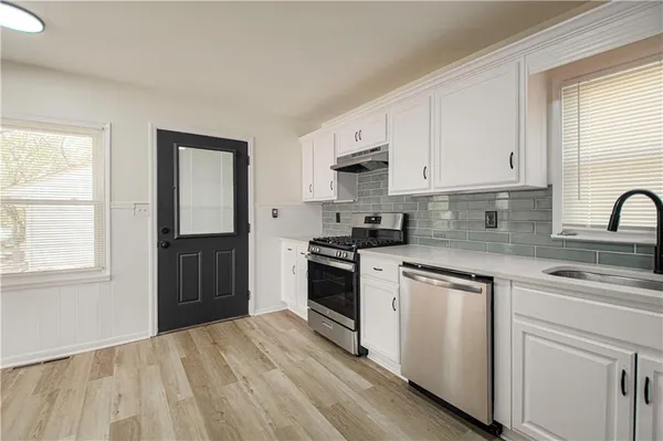 $233,950 | 8024 Armstrong Avenue, Kansas City, KS 66112