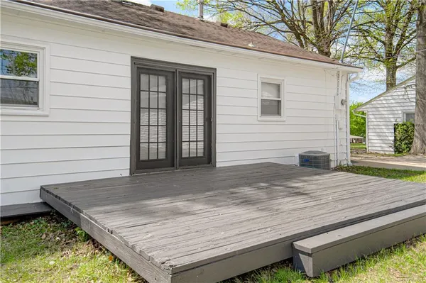 $233,950 | 8024 Armstrong Avenue, Kansas City, KS 66112