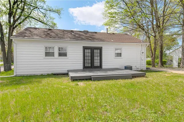 $233,950 | 8024 Armstrong Avenue, Kansas City, KS 66112