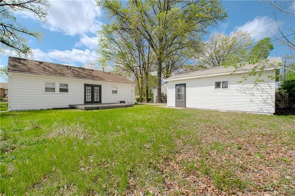 $233,950 | 8024 Armstrong Avenue, Kansas City, KS 66112