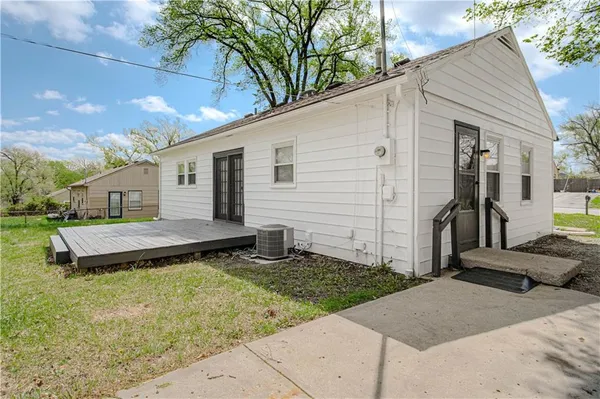 $233,950 | 8024 Armstrong Avenue, Kansas City, KS 66112