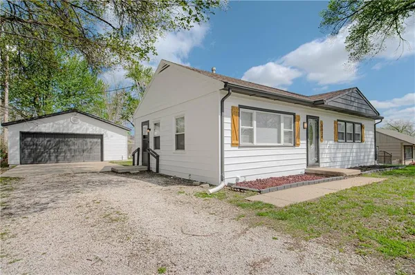$233,950 | 8024 Armstrong Avenue, Kansas City, KS 66112