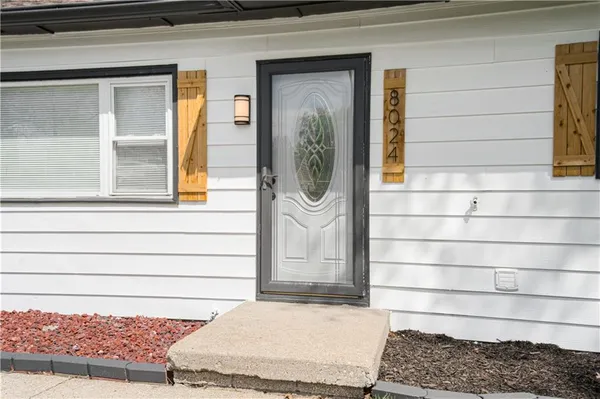 $233,950 | 8024 Armstrong Avenue, Kansas City, KS 66112