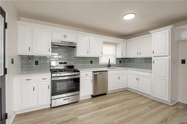 $233,950 | 8024 Armstrong Avenue, Kansas City, KS 66112