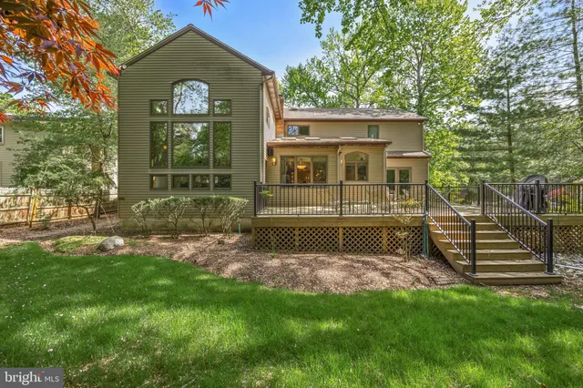 a view of a water fountain and a fountain