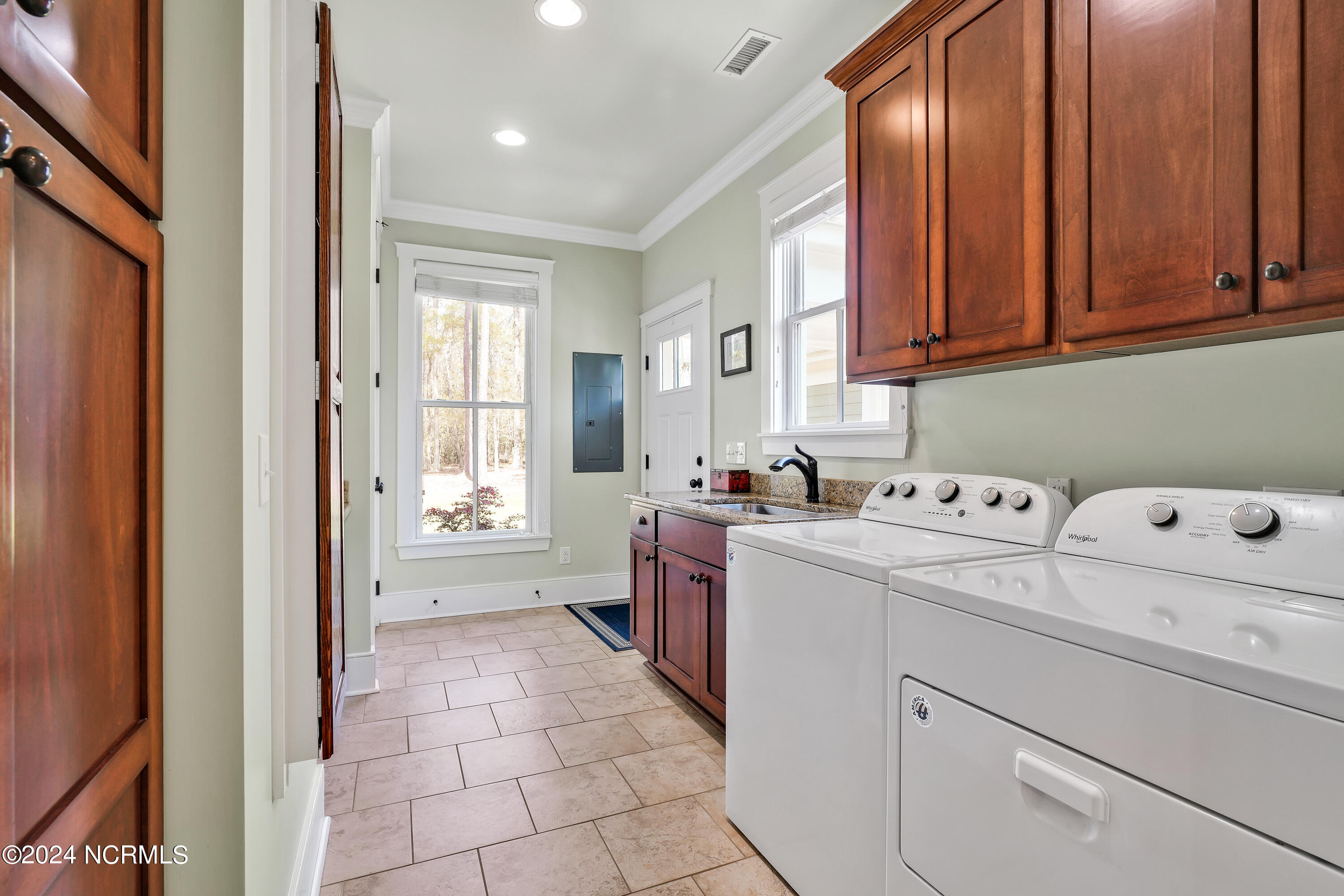 97 Justice-Flynn Road Riegelwood, NC 28456 - Photo 22 of 64 Laundry room with lots of cabinetry