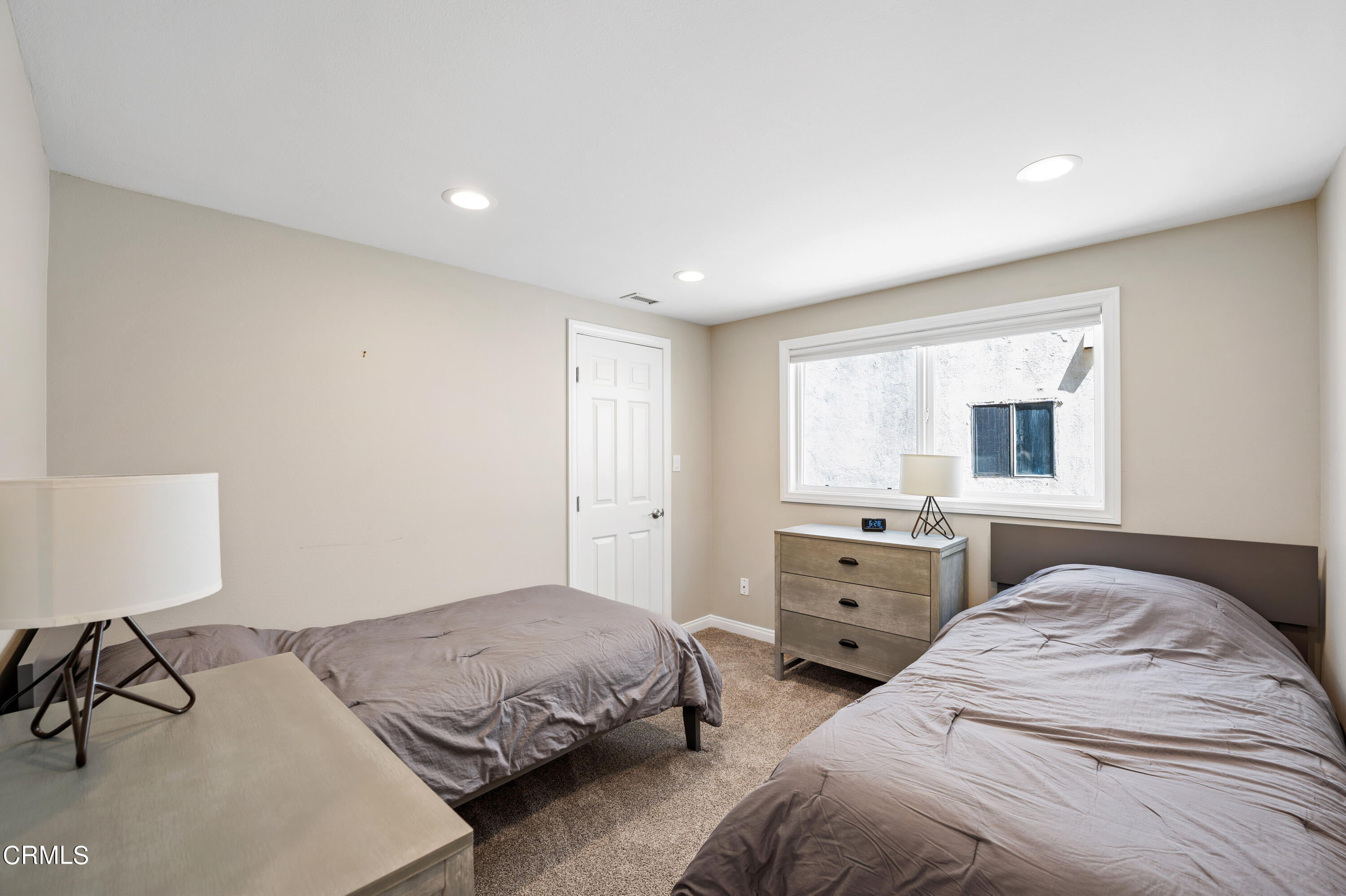 305 Ocean Drive Oxnard, CA 93035 - Photo 18 of 39 305 OCean MLS-22