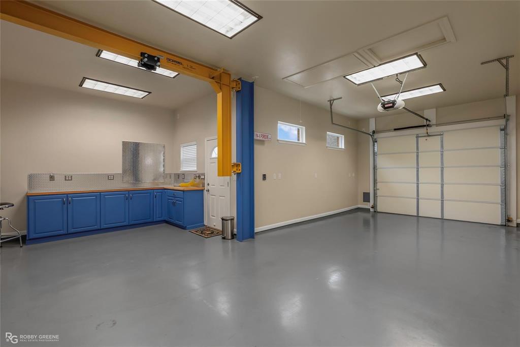 2186 Stockwell Road Bossier City, LA 71111 - Photo 29 of 40 View of garage