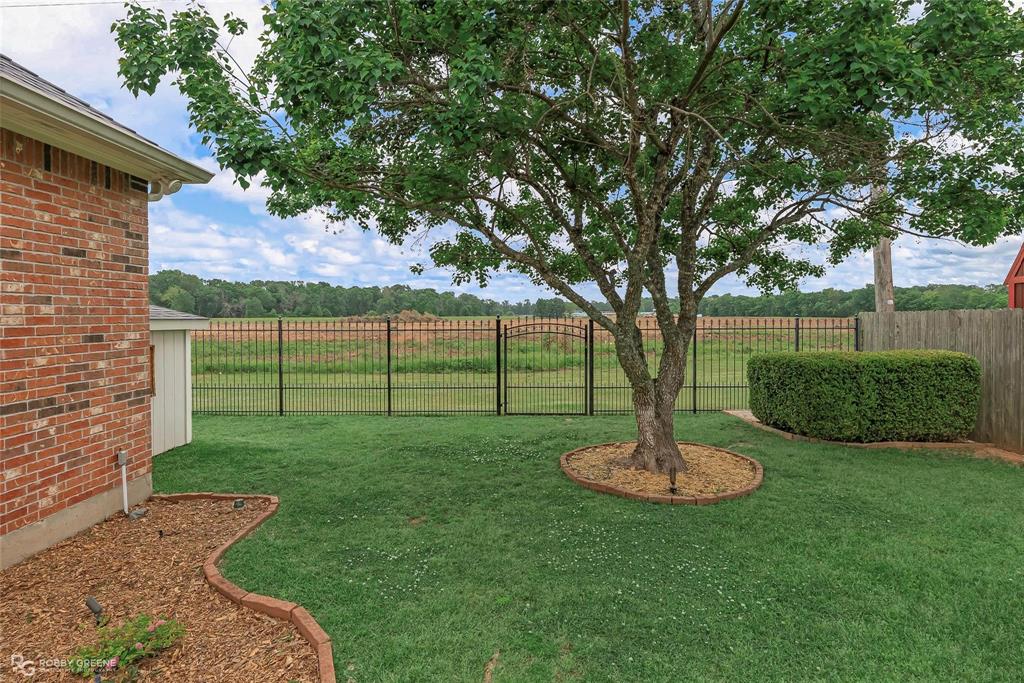 2186 Stockwell Road Bossier City, LA 71111 - Photo 35 of 40 View of fenced backyard